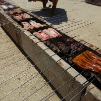 豊明幼稚園で、うなぎ焼く