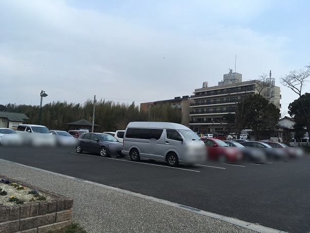 勅使水辺公園　駐車場