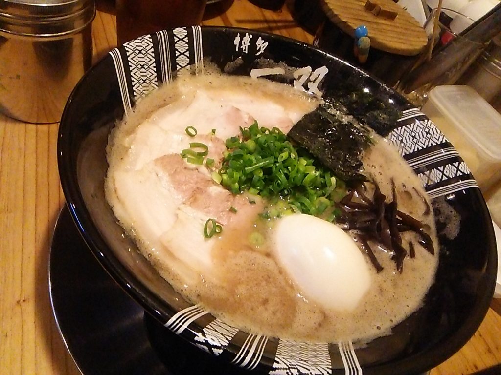 一双のとんこつラーメン