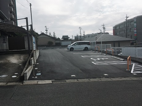 渡辺歯科　駐車場