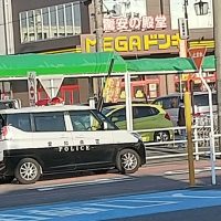 ドンキ豊明店の前のパトカー