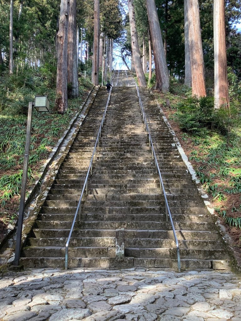 久遠寺 菩提梯